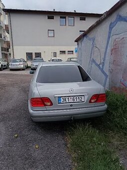 Prodám Mercedes-Benz E 230 limuzína