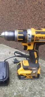 Aku vrtačka s příklepem DeWalt DCD 795