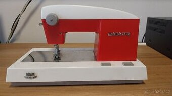Dětský šicí stroj historický