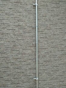 Závěsná tyč s háčky pro vaše kuchyňské náčiní a nádobí