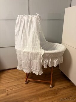 Proutěný koš na miminko s výbavou