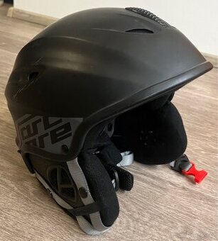 Helma na lyžování