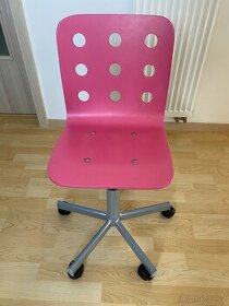Otočná růžová židle Ikea