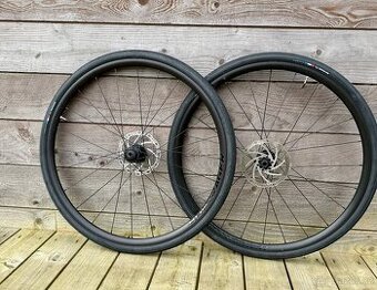 Zapletená kola Bontrager Paradigm SL + plášť