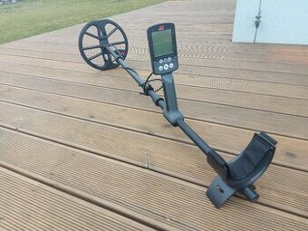 Zánovní Minelab Equinox 600 + orig. příslušenství