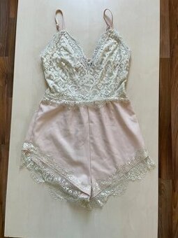 Krajka krémovo růžový overal, vel M, Missguided - 1