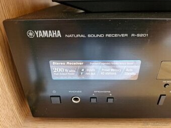 Zesilovač Yamaha - 1