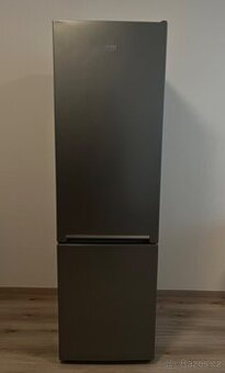 Prodám lednici s mrazákem značky Beko v šedé barvě.
