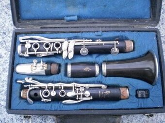 B - klarinet zn. Boosey & Hawkes - model EMPEROR - 1