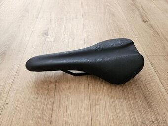 Nové sedlo Bontrager Arvada šířka 138 mm.
