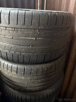 265/35 ZR20 + 295/30 ZR20