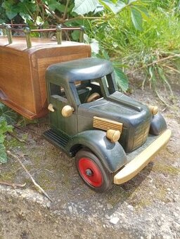 Staré dřevěné auto
