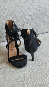 Kožené sandály na podpatku Tamaris vel 36