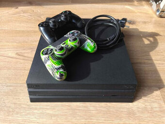 PlayStation 4 Pro 1TB + 2 ovladače