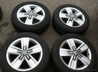 pekna alu kola original VW transporter T5 T6 zimni pneu R17