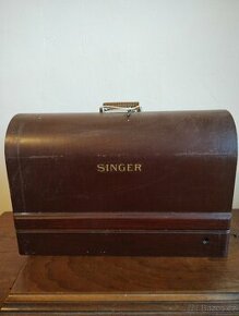 historický eletrický šicí stroj