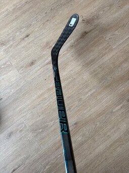 Hokejka Bauer TWITCH, pravá, P28, flex 70