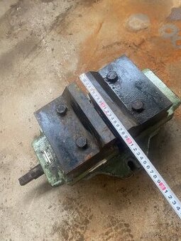 Strojní svěrák otočné čelisti velký