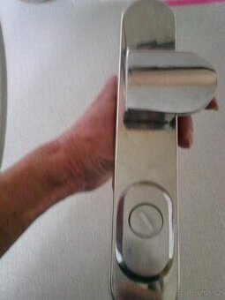 Bezpečnostní dveřní kování a přídavný zámek FAB