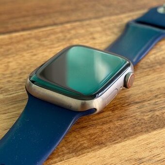 Titanové Apple Watch Series 7, 45 mm, GPS + Cellular