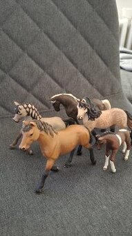 Figurky koniku zn. Schleich