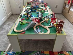 Dětský herní stůl na Lego / vláčky