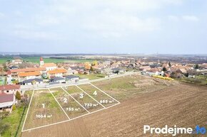 Prodej stavebního pozemku 733 m2 - Znojmo - Načeratice - 1