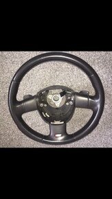 Volant tříramený Audi S-line s pádly k řazení rychlostí