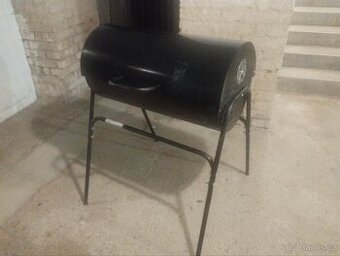 Prodám zahradní gril na dřevěné uhlí