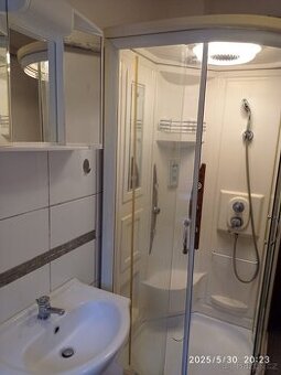 Majitel pronajme 1kk 25m2 Vršovice