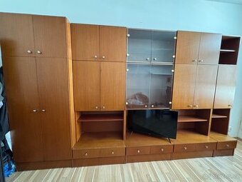 Obývací dřevěná stěna