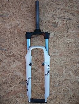Odpružená vidlice SR Suntour XCM 30, 26"