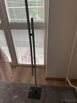 Stojící lampa