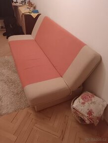 Rozkládací gauč velmi zachovalý