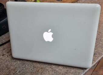 Apple MacBook 2010 13 C2D / 6GB / SSHD500GB/ Dobrá Baterie