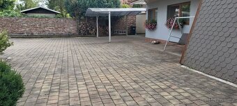 Obyvací pokoj + kuchyň 130m2.Celková obytná plocha 260m2