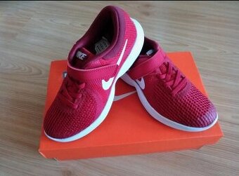 Prodam tenisky Nike Revolution 4 vel.32 nove a pekne