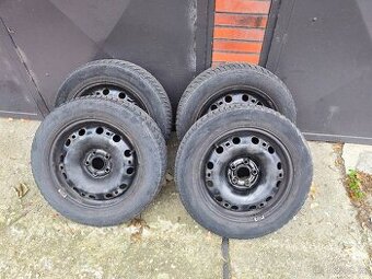 Prodám zimní gumy Nokian s plechovými disky