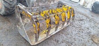 Lopata s přidržovačem na manipulátor