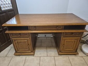 Zachovalý starší psací stůl
