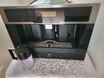 Prodám vestavný kávovar Electrolux Cena: 4 500 Kč