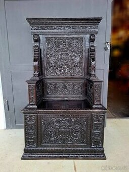 Starožitný královský trůn