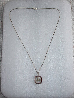 Starožitný přívěsek s řetízkem s českými granáty