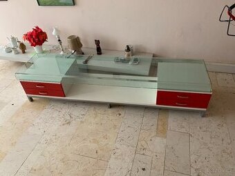 Konfereční stolek Praha 8.