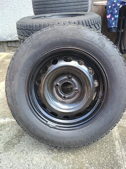 Prodám sadu zimních a letních pneu 205/65/15