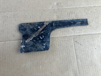 část podsedadlového plechu na čz 175-477