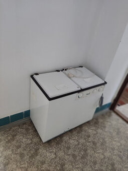 Retro pračka se ždímačkou (Romo RC 390)