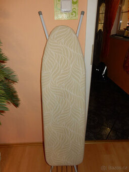 Prodám žehlící prkno s novým potahem