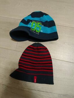 2x zimní čepice s kšiltem - cca 6 let