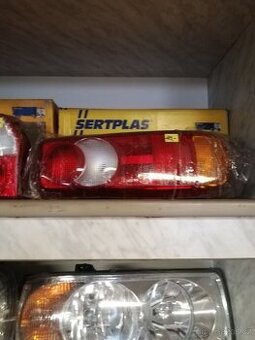 Zadní světla různé druhy, skla atd